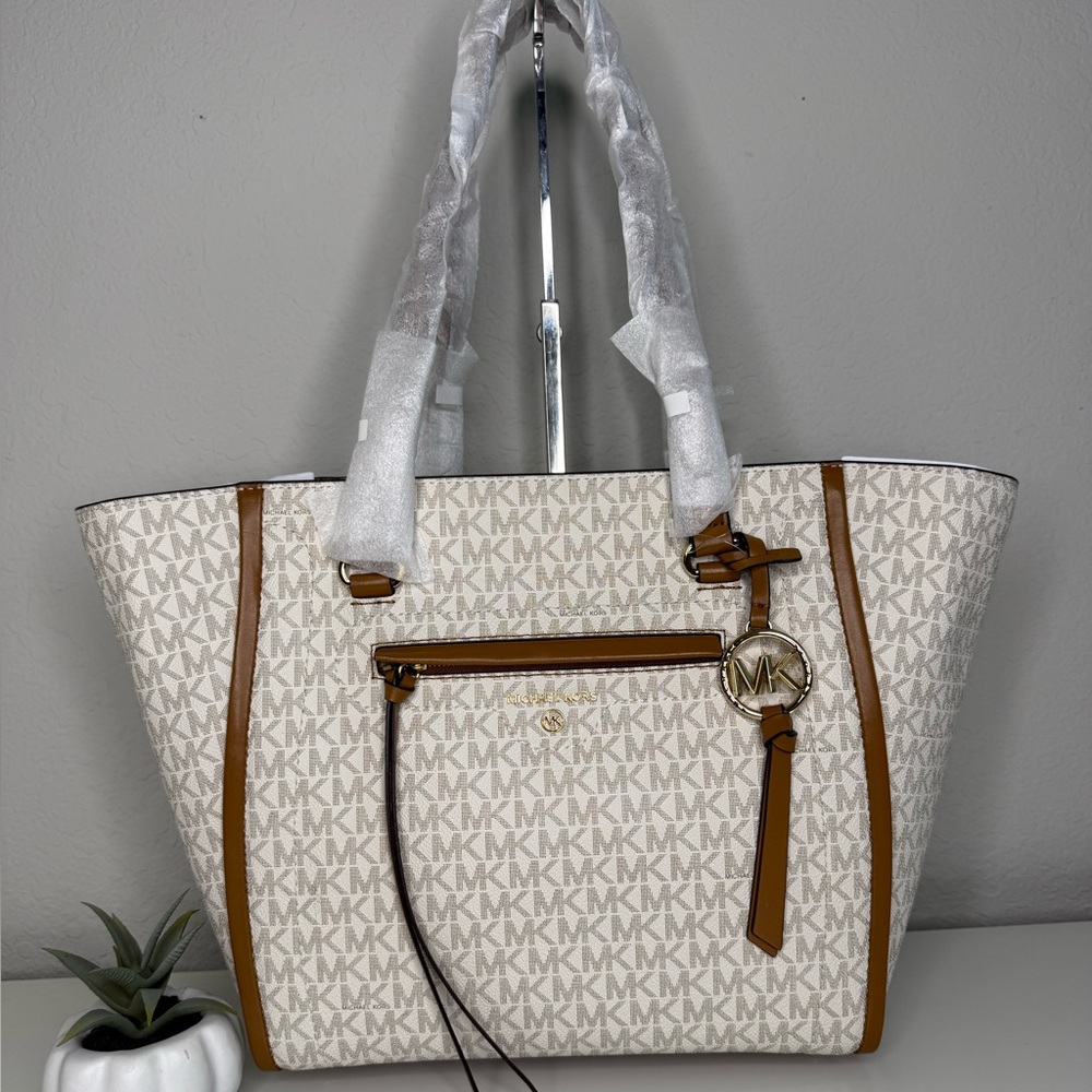 ‼️ Michael Kors Carine Medium Tote Bag NWT including DUST BAG! - Picture 4 of 11